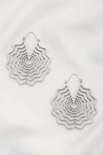 Load image into Gallery viewer, Spider Web Shape Metal Dangle Earring
